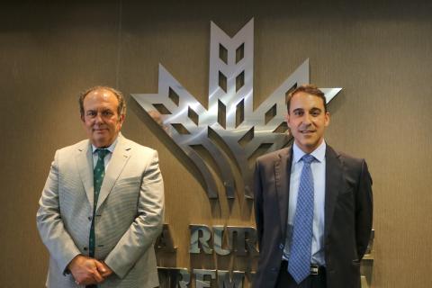 El presidente de Caja Rural de Extremadura, Urbano Caballo, y el nuevo director general, Juan Palacios